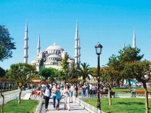 1 300x225 - بیش از 16 میلیون گردشگر خارجی در سال 2022 از استانبول بازدید کردند