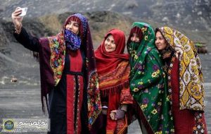 زنان تزکمن 300x190 - لباس ترکمنی فلسفه وچیستی خود را دارد