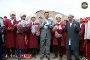 8 زوج ترکمن پیخی حاجی سعادت نژاد 62 300x200 - آغاز زندگی 8 زوج ترکمن با برگزاری آداب و رسوم سنتی+گزارش تصویری