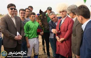 بندرترکمن 4 1 300x192 - گزارش تصویری هفته سوم مسابقات اسبدوانی تابستانی شهرستان ترکمن