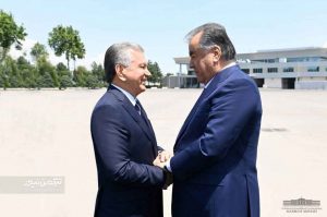 از رحمان 1 300x199 - رئیس جمهور تاجیکستان وارد ازبکستان شد+عکس