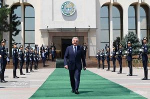 از رحمان 2 300x199 - رئیس جمهور تاجیکستان وارد ازبکستان شد+عکس