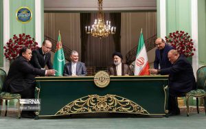 2 سند همکاری ایران ترکمنستان 300x188 - ایران و ترکمنستان ۲ سند همکاری و ۳ یادداشت تفاهم امضا کردند