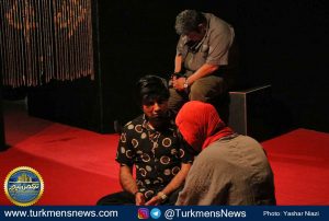 زخم ترکمن نیوز 10 300x202 - اولین اجرای نمایشنامه "بالستیک زخم" روی صحنه تئاتر گنبدکاووس+عکس