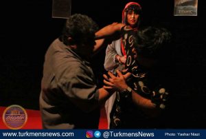 زخم ترکمن نیوز 22 300x202 - اولین اجرای نمایشنامه "بالستیک زخم" روی صحنه تئاتر گنبدکاووس+عکس