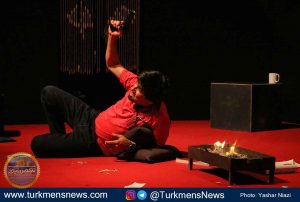 زخم ترکمن نیوز 28 300x202 - اولین اجرای نمایشنامه "بالستیک زخم" روی صحنه تئاتر گنبدکاووس+عکس
