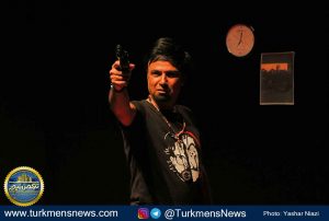 زخم ترکمن نیوز 6 300x202 - اولین اجرای نمایشنامه "بالستیک زخم" روی صحنه تئاتر گنبدکاووس+عکس
