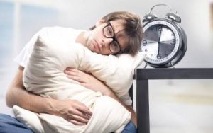 بی خوابی 300x188 - کمبود چه ویتامین‌هایی باعث بی‌خوابی می‌شود؟