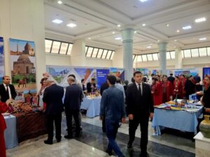 4 2 300x225 - آغاز به کار جشنواره و نمایشگاه مشترک گردشگری ایران و ترکمنستان