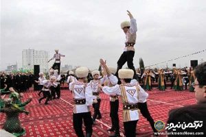 جشن نوروز1 300x200 - بهار در میان ترکمن‌ها از «نوروز کچه» تا مسابقات اسب‌دوانی+تصاویر