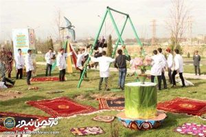 جشن نوروز4 300x200 - بهار در میان ترکمن‌ها از «نوروز کچه» تا مسابقات اسب‌دوانی+تصاویر