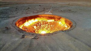جهنم 300x169 - Türkmenistandaky Derweze gaz krateri söndüriler