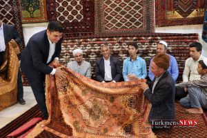 ترکمن 4 300x200 - تولید ماهانه ۱۳۰۰ مترمربع فرش ترکمن در گنبدکاووس