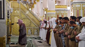 1 - اقامه نماز تراویح در مسجدالنبی با رعایت ضوابط بهداشتی