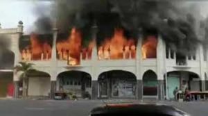 تاریخی در آفریقای جنوبی در آتش سوخت 300x167 - مسجد تاریخی در آفریقای جنوبی در آتش سوخت