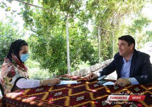 آینا شیرزاد با سعادت نژاد 300x211 - آداب و رسوم عیدقربان در ترکمنصحرا