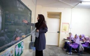 معلم 4 300x188 - کمبود 5000 معلم در استان گلستان