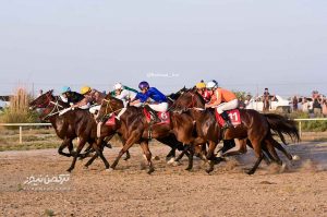 دوم اسبدوانی بندرترکمن 5 300x199 - رقابت 54 اسب در هفته دوم مسابقات اسبدوانی بهاره بندرترکمن+عکس