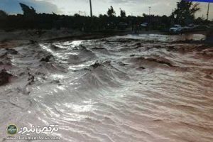 سیلاب 300x200 - افراد حاشیه گرگانرود منطقه را ترک کنند/درخواست بالگرد از تهران