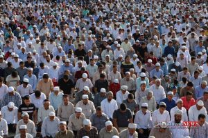 8 32 TN 75 300x200 - نماز عید سعید قربان در عیدگاه اهل سنت گنبد کاووس برگزار شد/گزارش تصویری