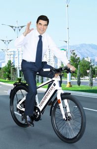 9031470 204 196x300 - وقتی رئیس جمهور ترکمن ها با دوچرخه به کابینه می‌رود +عکس