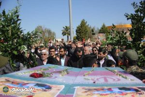 IMG 8592 300x200 - گزارش تصویری مراسم تشییع و خاکسپاری پیکر پاک دو شهید گمنام دوران دفاع مقدس