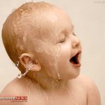 baby bathroom2 150x150 - همه نکاتی که مادران برای حمام کردن نوزادان باید رعایت کنند