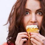 girl eating cake getty 150x150 - ۳ باور غلط اما رایج درباره تأثیر قند بر بدن و راهکارهایی برای کم کردن مصرف قند