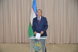 ozbakistan 12jpg 300x200 - انتخابات ریاست جمهوری ازبکستان آغاز شد/ حضور مقامات در انتخابات