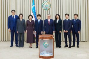 ozbakistan 5 300x200 - انتخابات ریاست جمهوری ازبکستان آغاز شد/ حضور مقامات در انتخابات