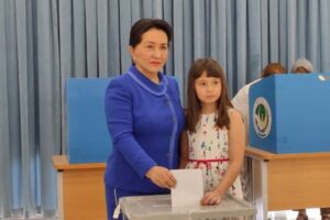 ozbakistan 6 300x200 - انتخابات ریاست جمهوری ازبکستان آغاز شد/ حضور مقامات در انتخابات