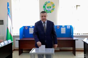 ozbakistan 7 300x200 - انتخابات ریاست جمهوری ازبکستان آغاز شد/ حضور مقامات در انتخابات