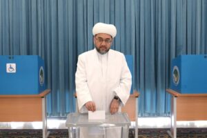 ozbakistan 9 300x200 - انتخابات ریاست جمهوری ازبکستان آغاز شد/ حضور مقامات در انتخابات