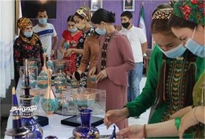 ایران ترکمنستان 2 2 300x203 - نمایشگاه محصولات ایرانی در عشق آباد فرصت مغتنمی برای معرفی ظرفیت‌های گلستان/ تجار استان به خط می‌شوند