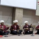 برنامه اولین روز از نخستین جشنواره موسیقی ترکمن آوای ارادت در شهرستان گمیشان برگزار شد
