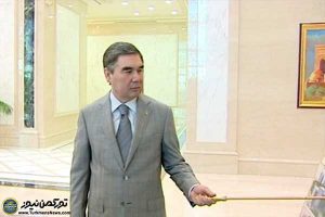 رئیس جمهور ترکمنستان با حضور در تلویزیون ملی به شایعات مرگش پایان داد + عکس