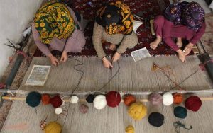 فرش ترکمن 1 1 300x188 - فرش چندهزارساله ترکمن الگوی بومی اقتصاد مقاومتی
