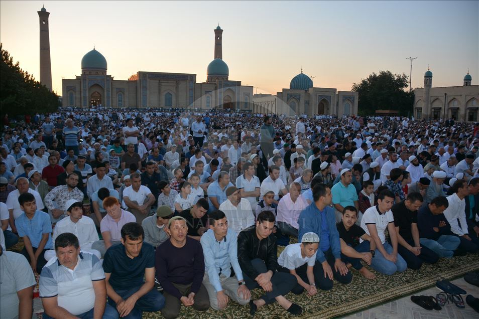 عید ازبکستان - Musulmanlar Oraza Baýramyny Belläp Geçýärler